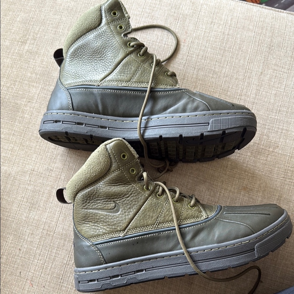 Nike Men's Olive Green Leather Boots size 10